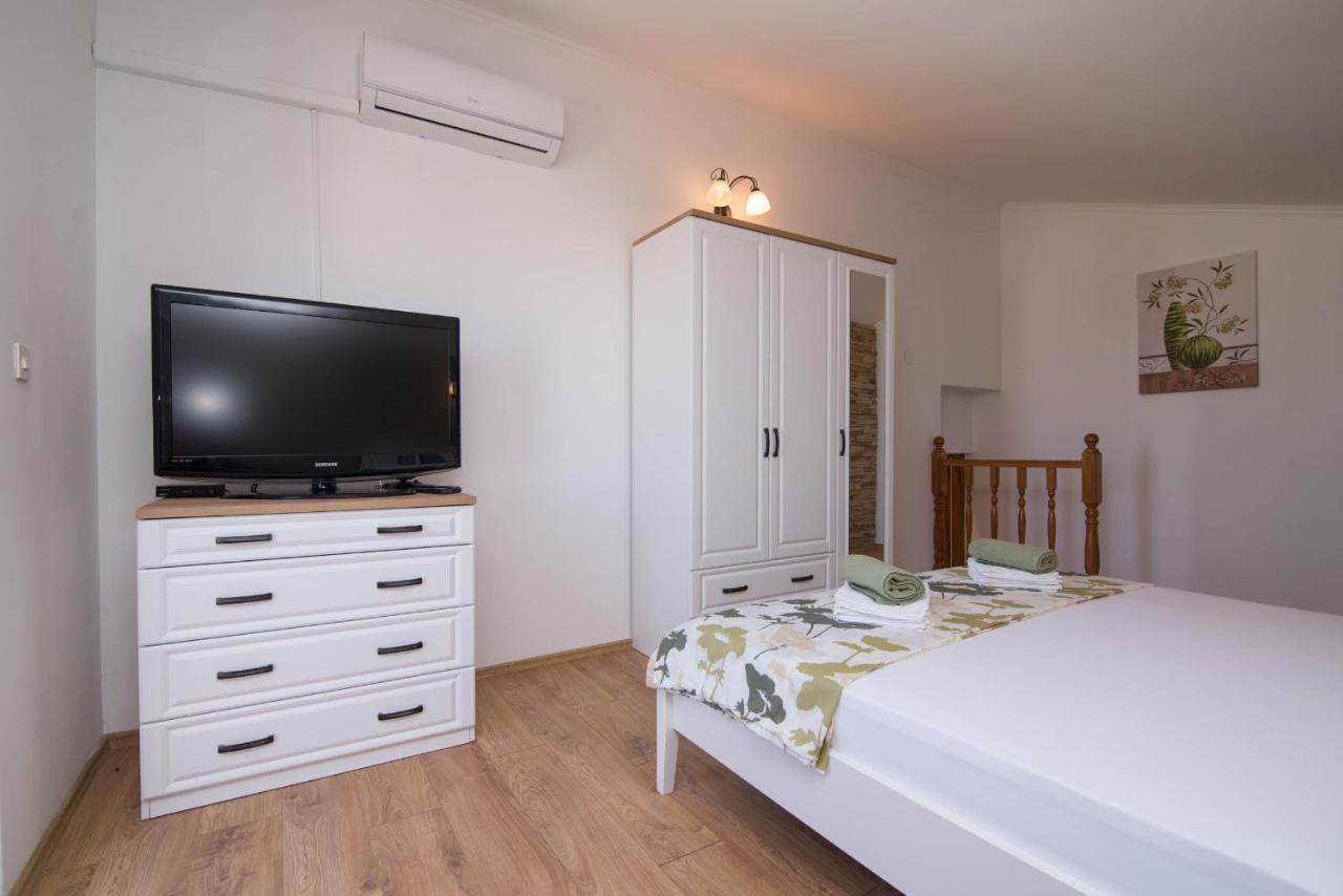 Nereo Lägenhet Mali Lošinj Exteriör bild